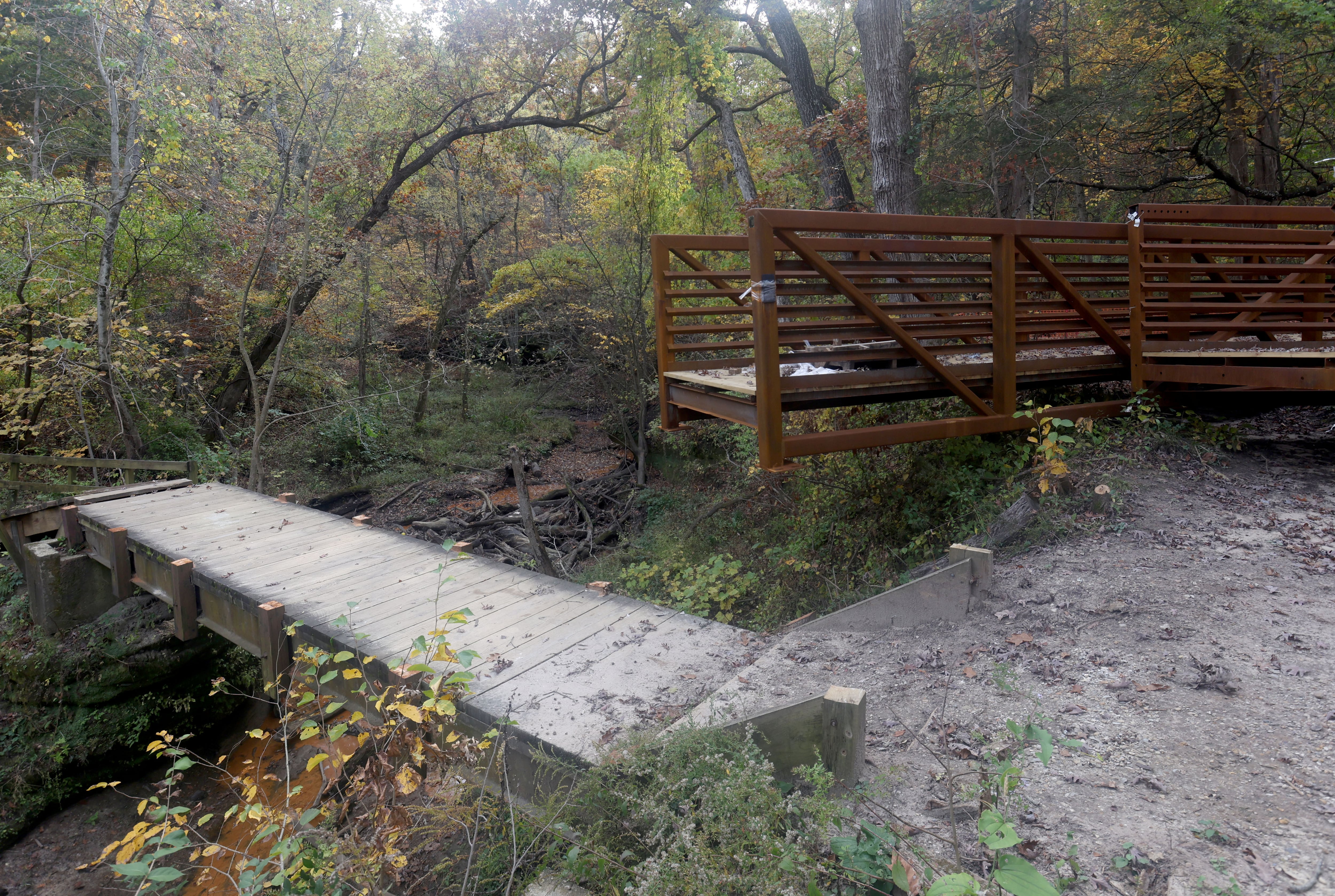 Photos: Bridge trusses arrive for Starved Rock 18mil trail project — Shaw Local News Network