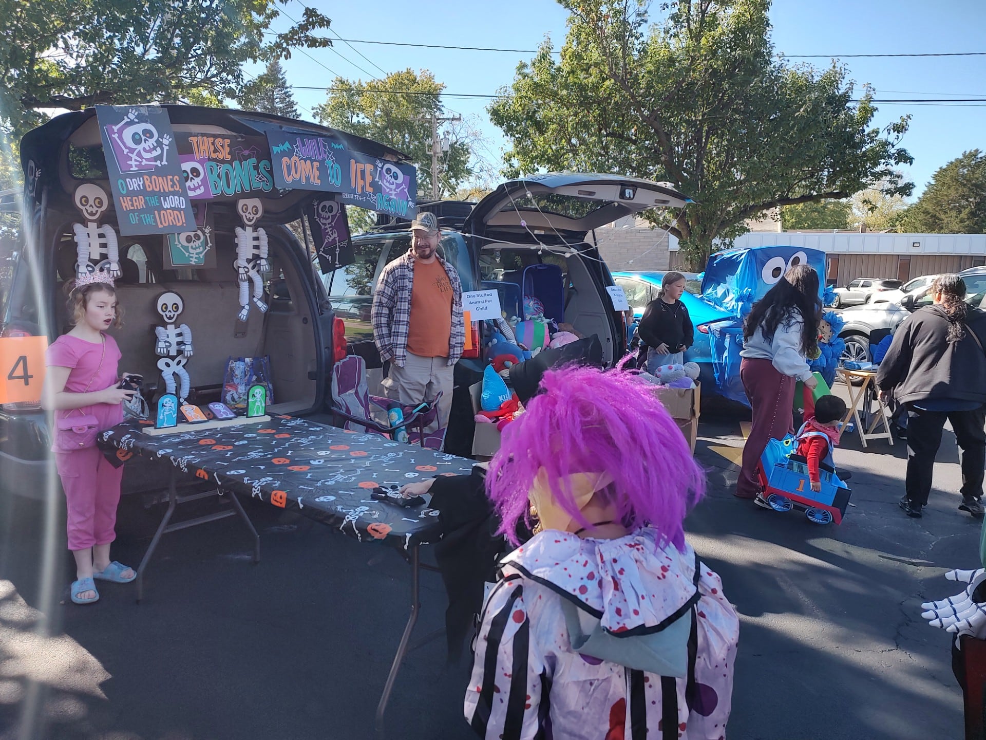Plano Methodist Church draws more than 200 to trunk-or-treat event — Oak Brook Sports news